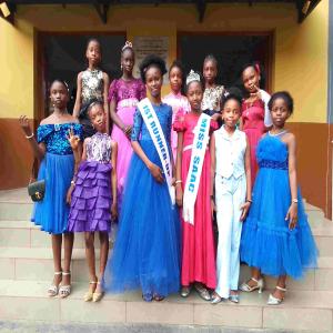 Esther with contestants (in with outgoing Miss SAAC)