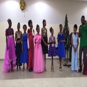 Contestants (in on Formal dress)