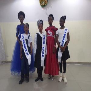 pose with outgoing Miss SAAC (in the Winner)